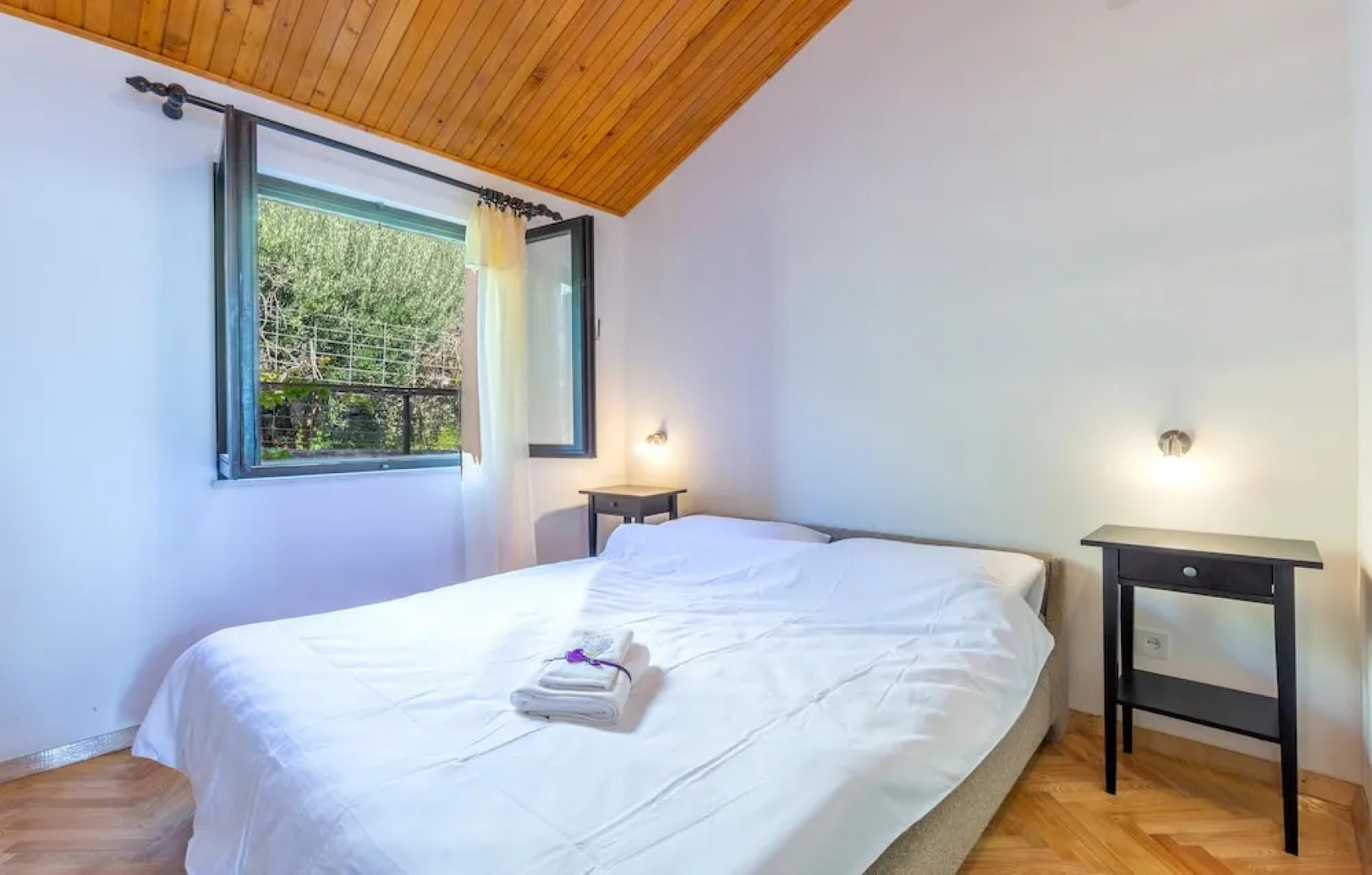 Awesome Home in Pisak With Wifi and 4 Bedrooms