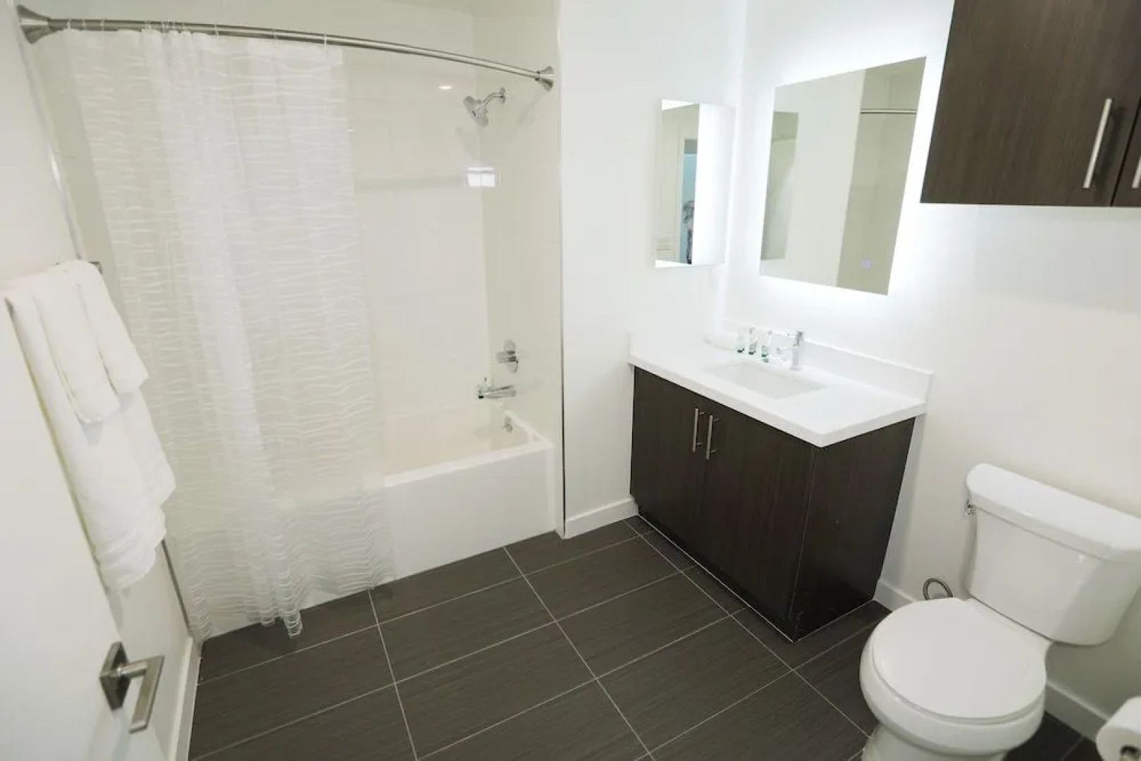 Hollywood Landmark Residences