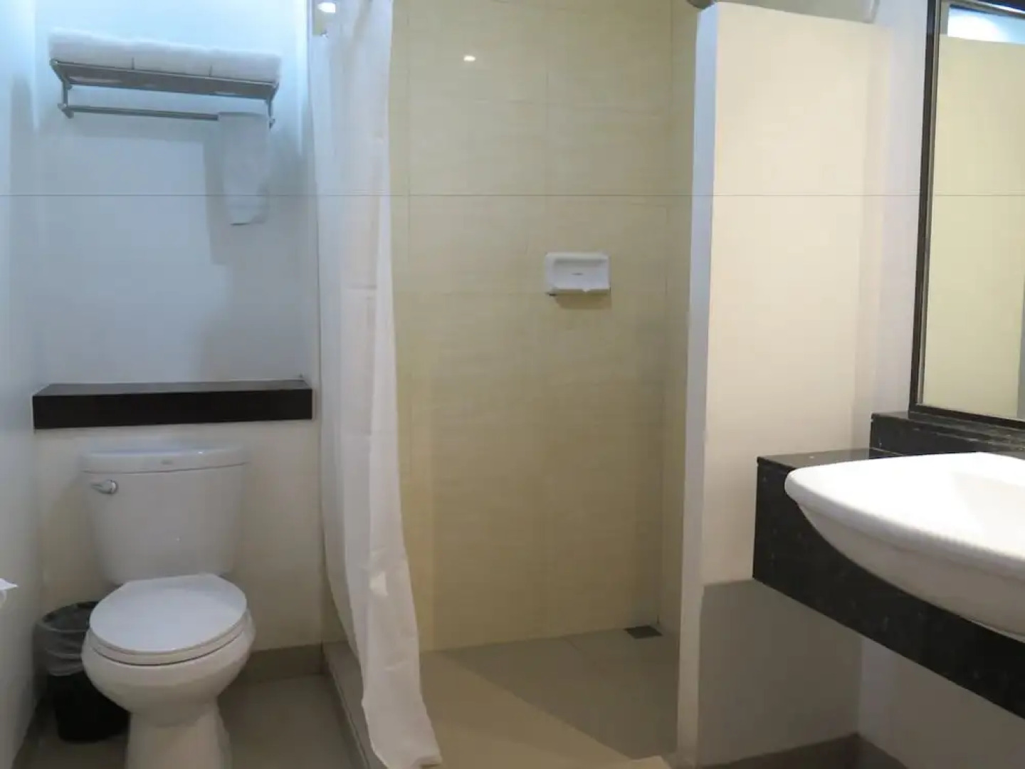 Circle Inn - Iloilo City Center