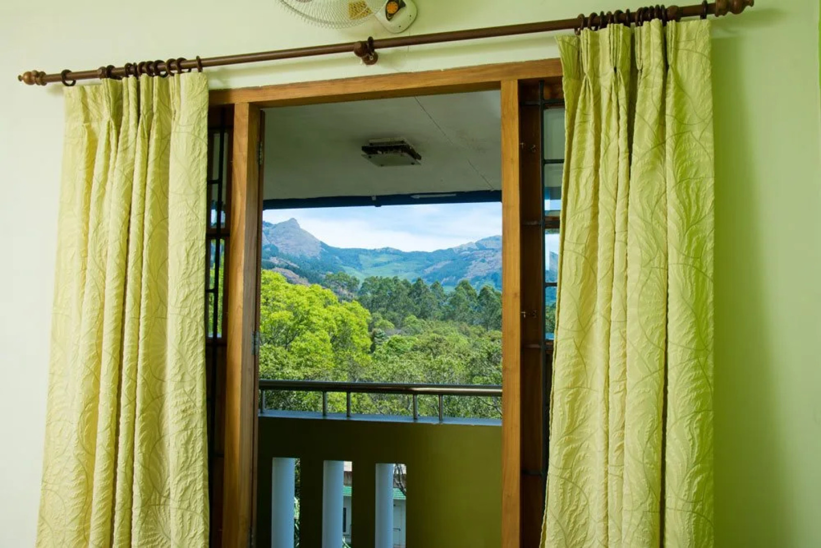 Munnar Crown Hotel