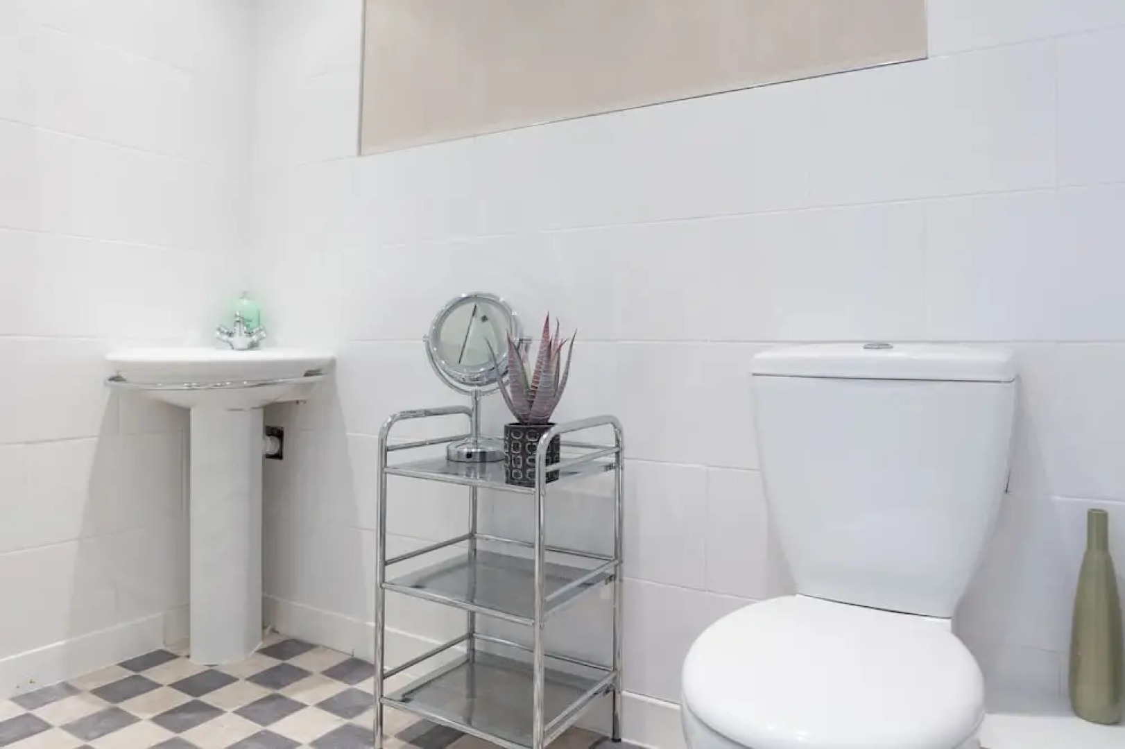 Eagleton Residence - Donnini Apartments