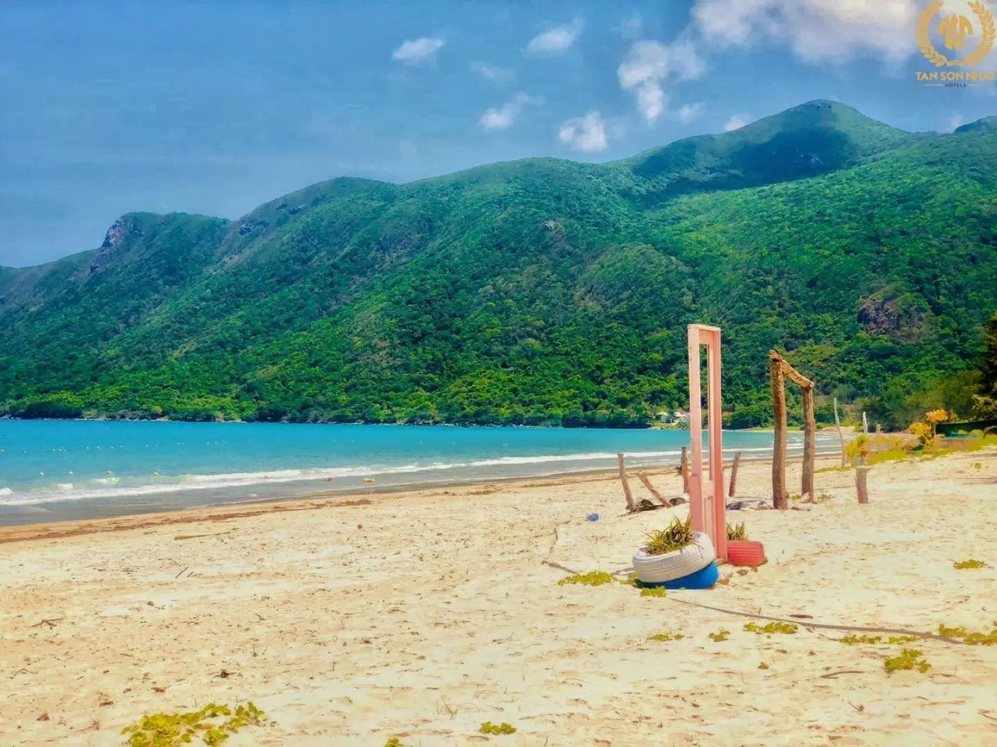 Tan Son Nhat Con Dao Resort
