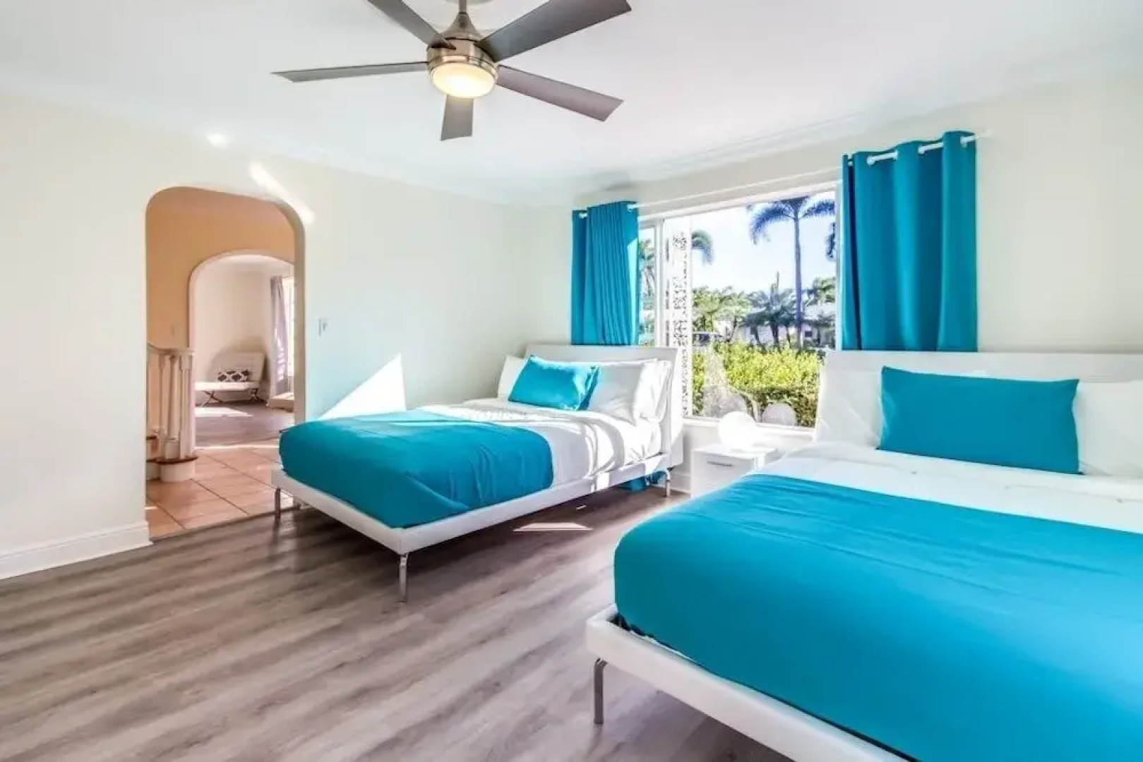 Chateau Hollywood Luxury Home W Private Pool - Sleeps 10 7 Bedroom Villa by Redawning