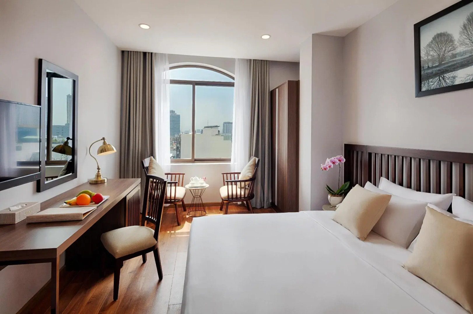 Happy Life Grand Hotel & Sky Bar