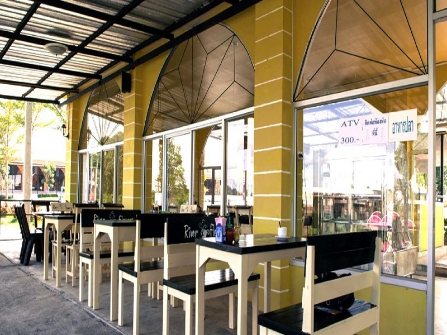 River and Flowers Resort