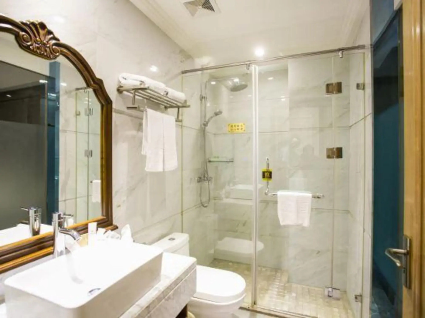 Jingshang Theme Business Hotel