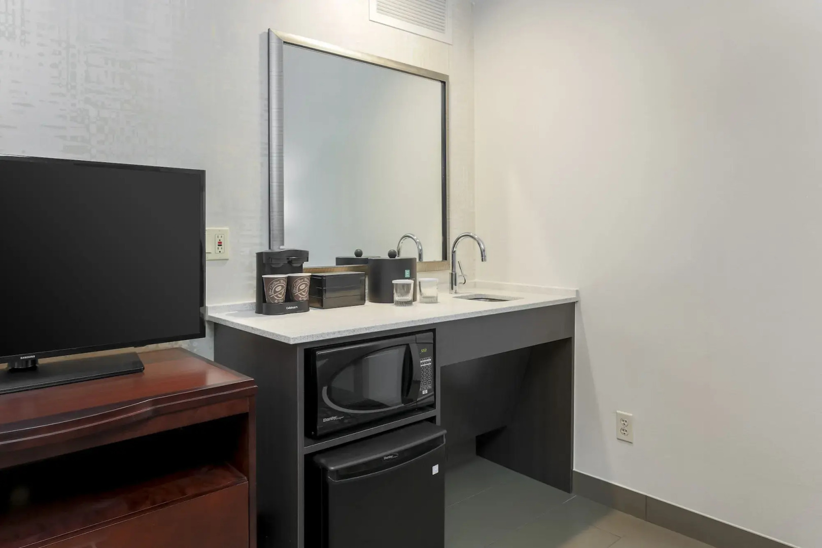 Embassy Suites by Hilton Dallas Love Field