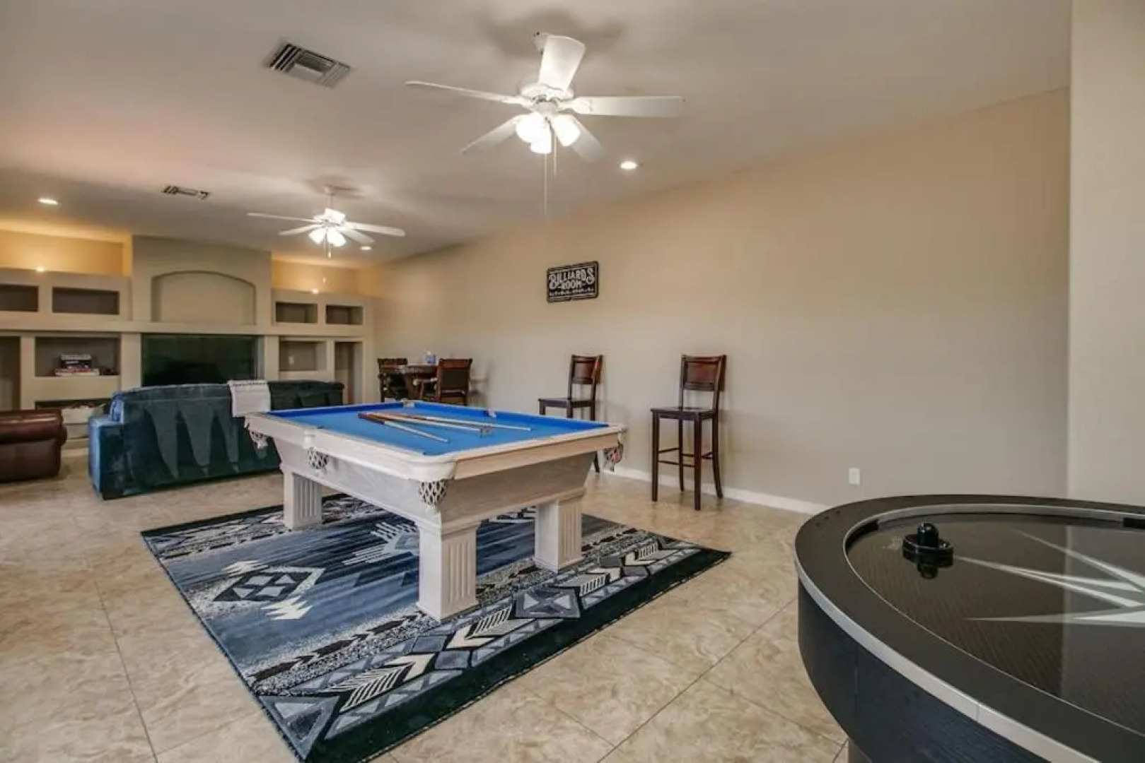 Fabulous 4-Bdrm WBreathtaking Views & Pool