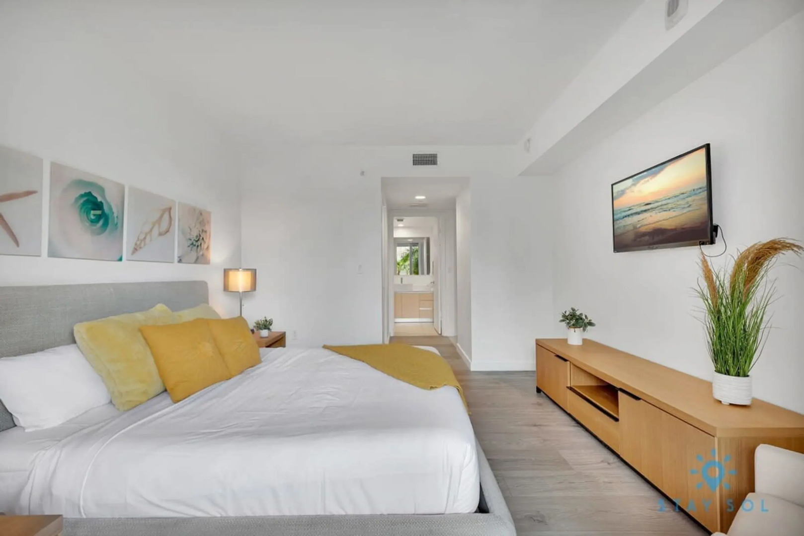 Modern Resort w Balcony Near Beach Pool