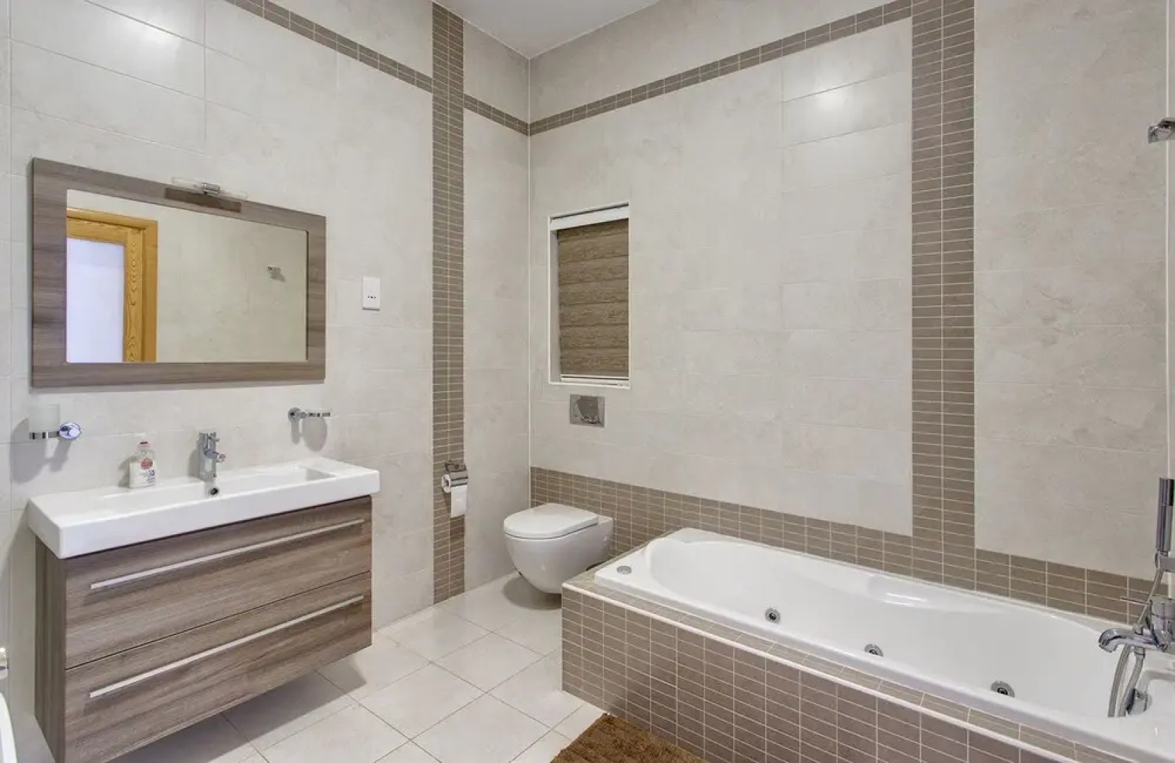 Luxury Apartment IN Fort Cambridge With Pool