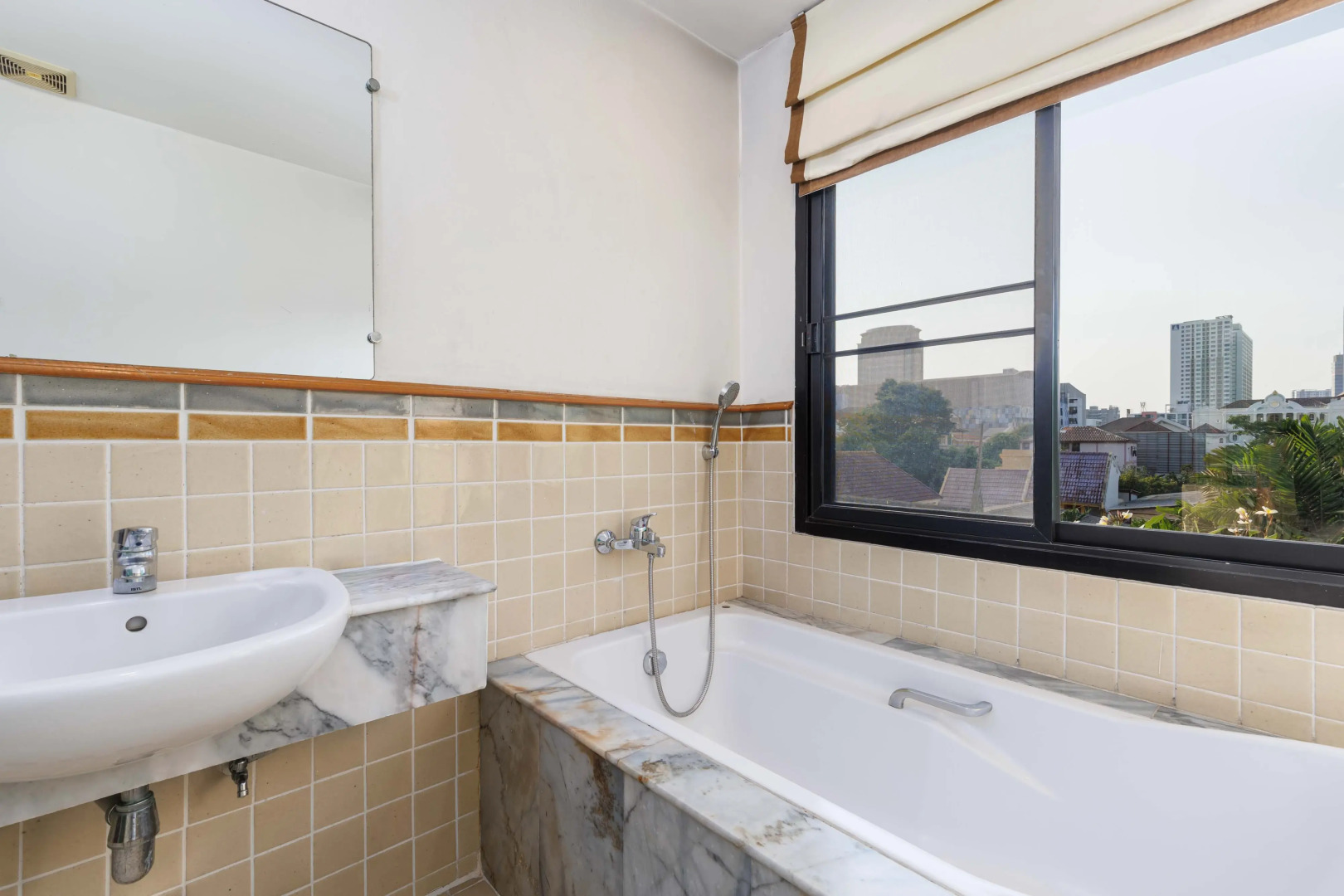 Charlie House Pinklao