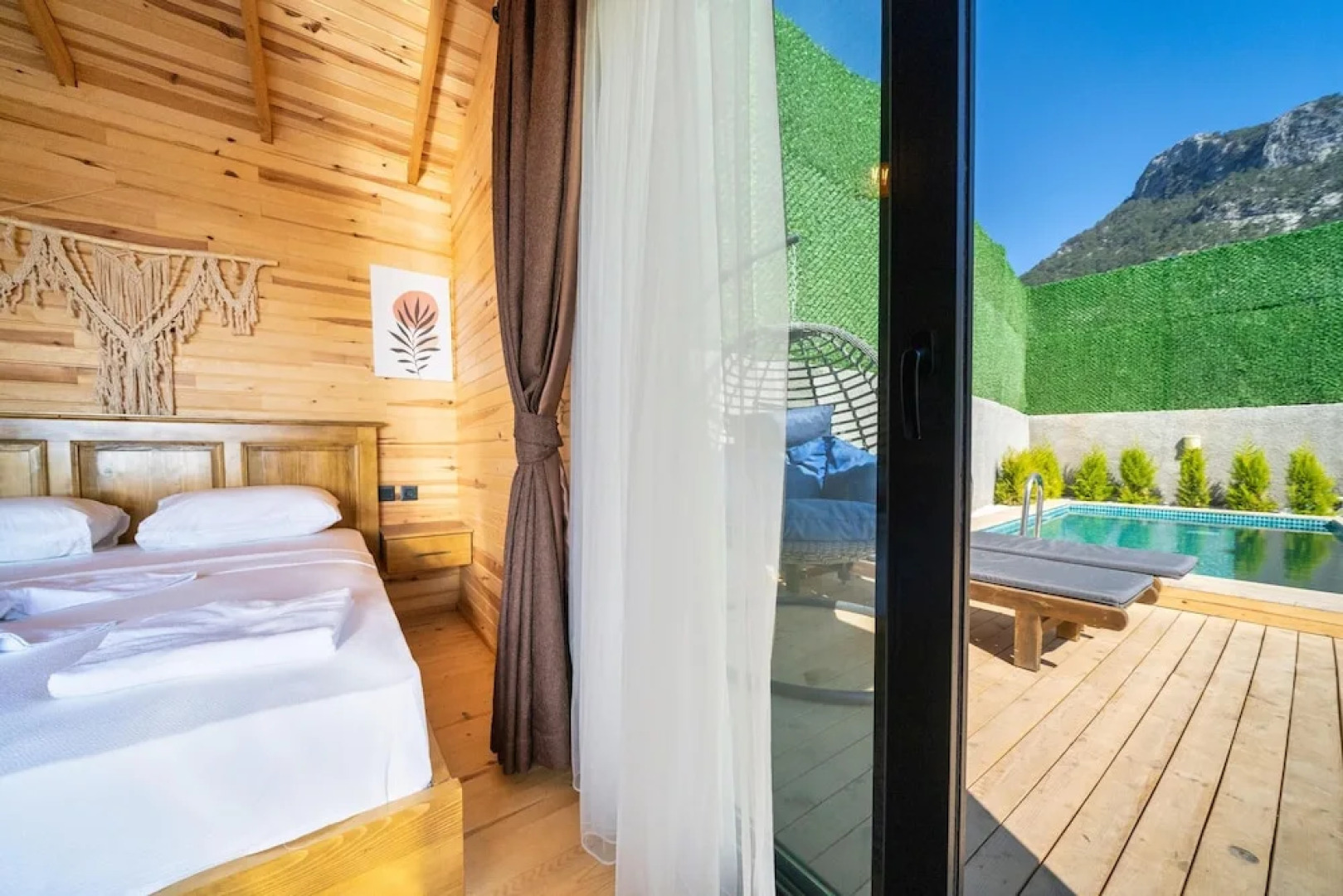 Honeymoon Bungalow With Private Pool and Sea View