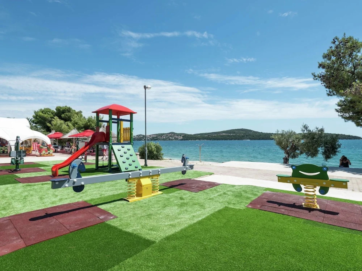 Tidy Apartment With Wifi, 4 km From City of Trogir