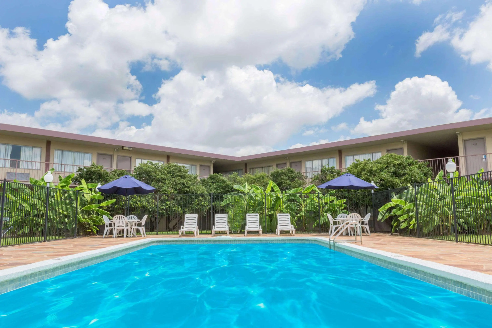 Travelodge by Wyndham Shreveport LA