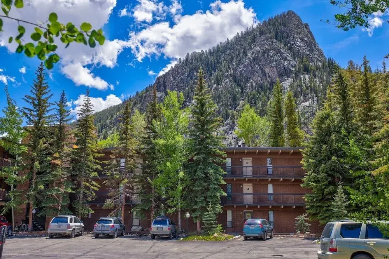 Ten Mile Island 2 Bd Plus Den - 3 Br condo by RedAwning