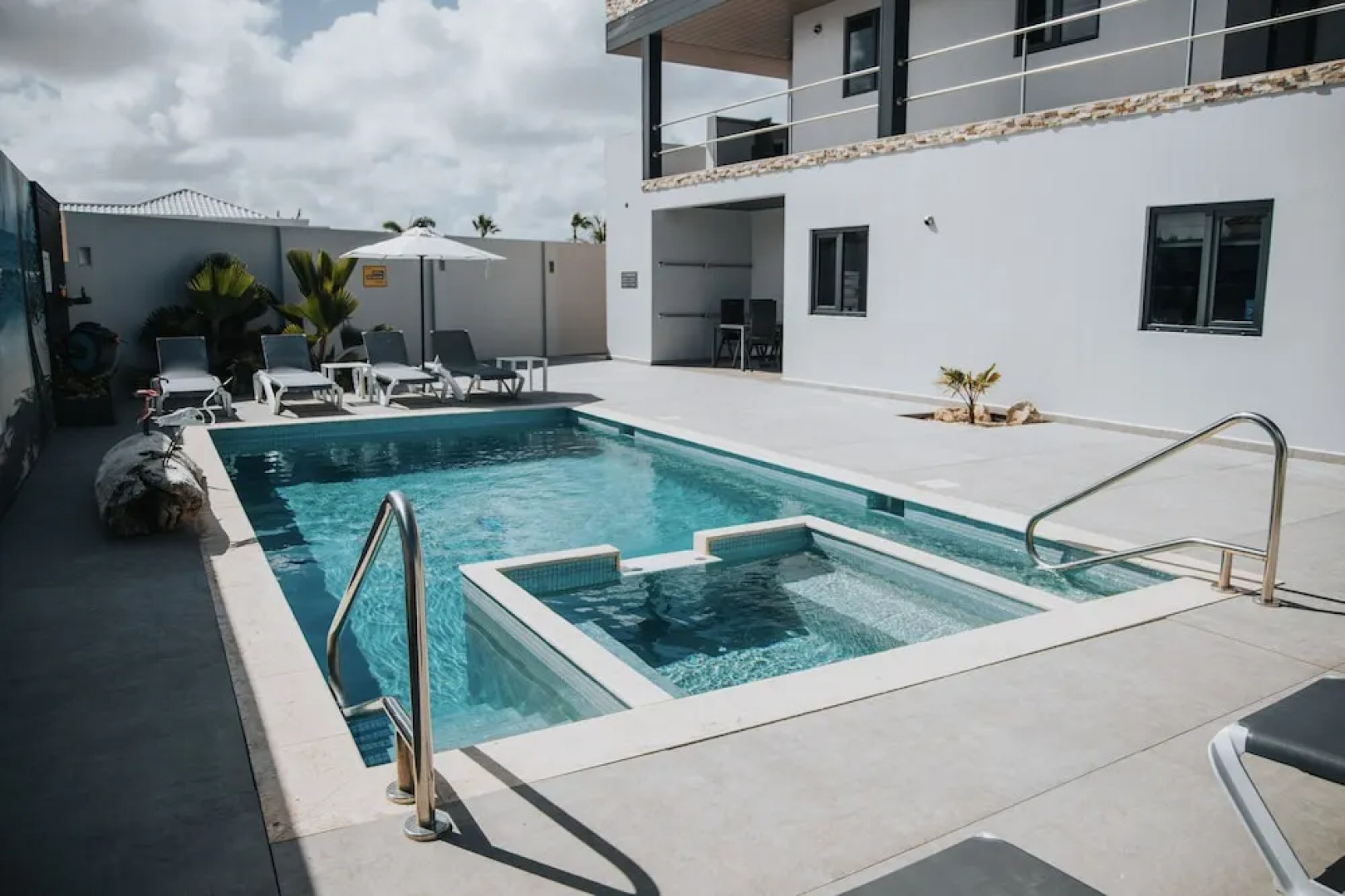 Gray Door Apartments - Adults Only