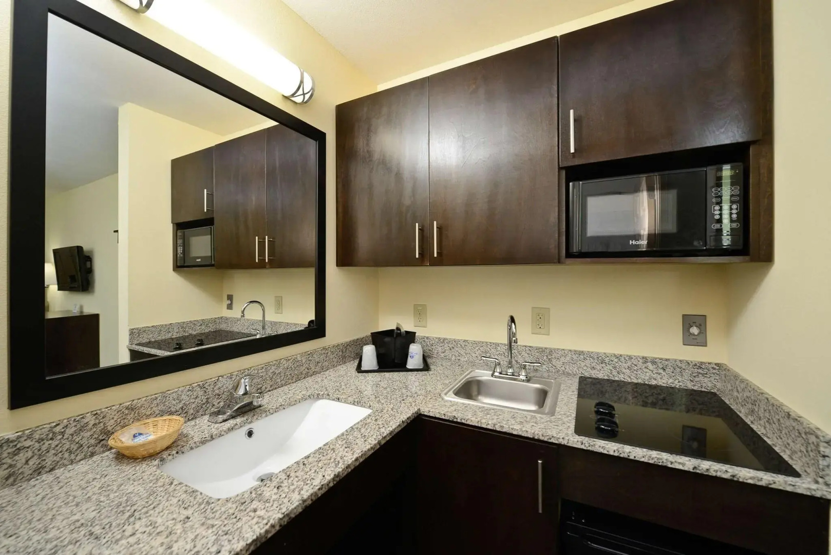 Americas Best Value Inn & Suites Lake Charles at I-210 Exit 11