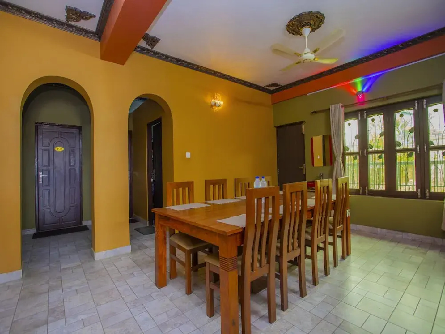 OYO 348 Hotel Park Treasure