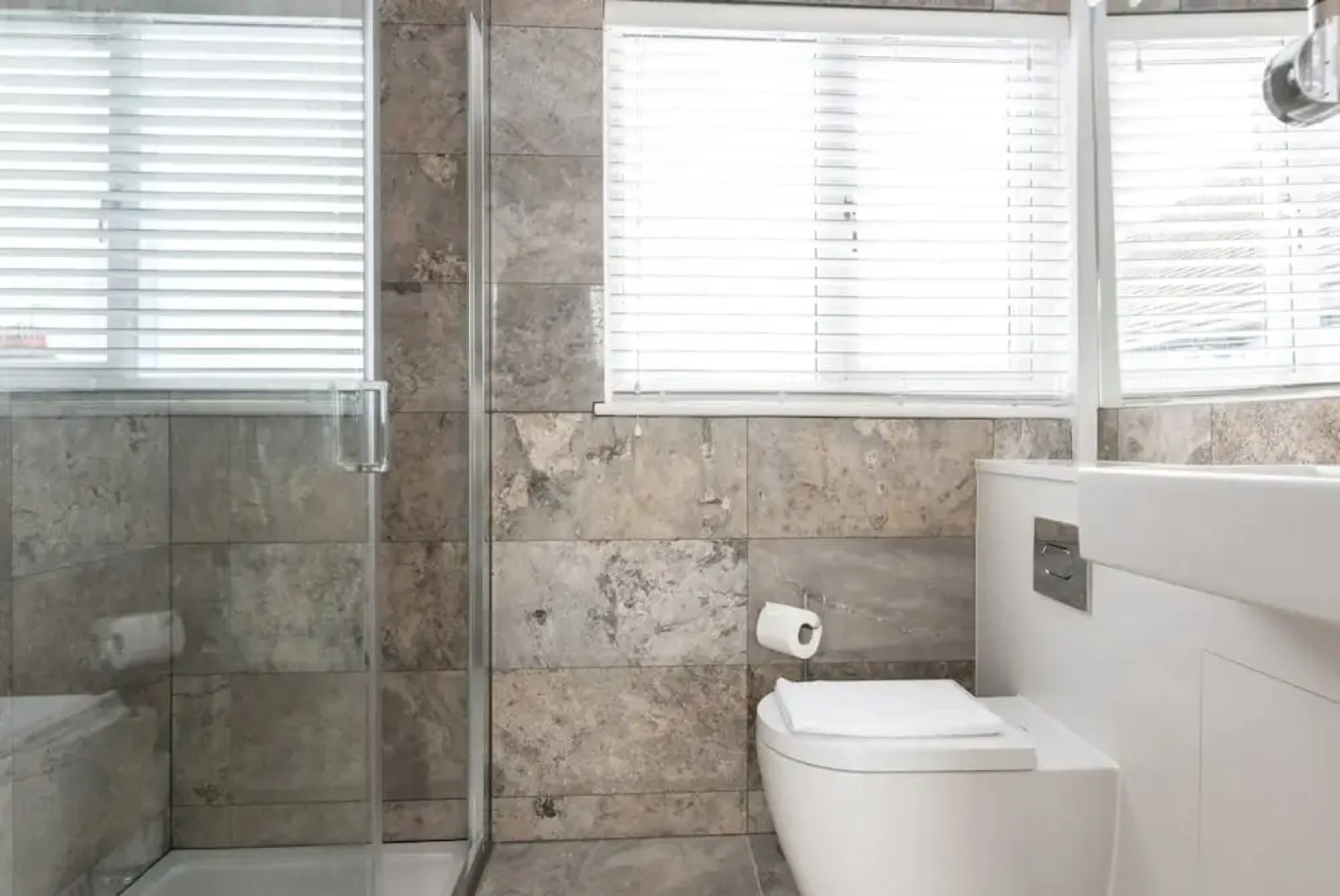 Brand New Luxurious 5 Bedroom Townhouse