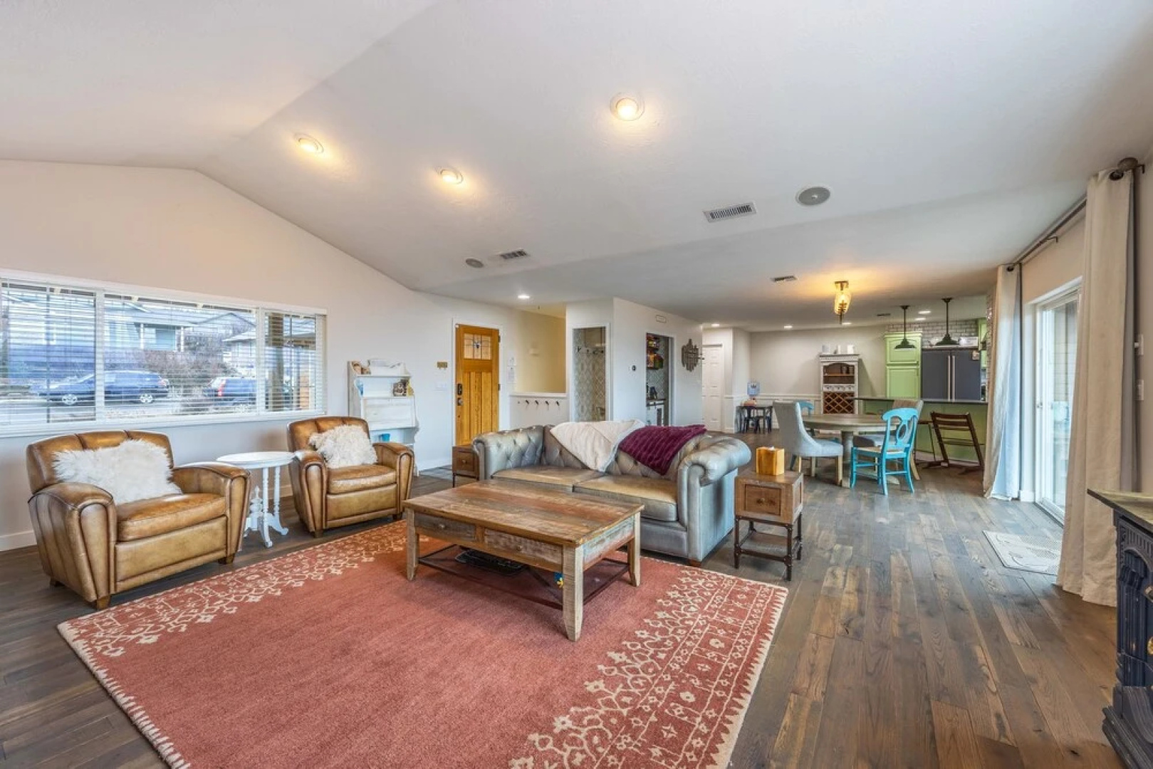 Westside Mountain View 2 Bedroom Home by RedAwning