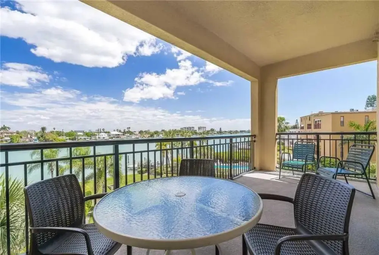 209 - Palms of Treasure Island