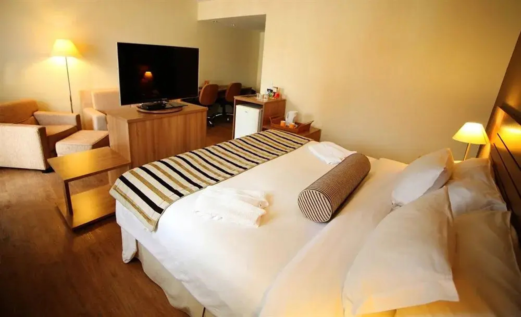 Lake Side Apart Hotel