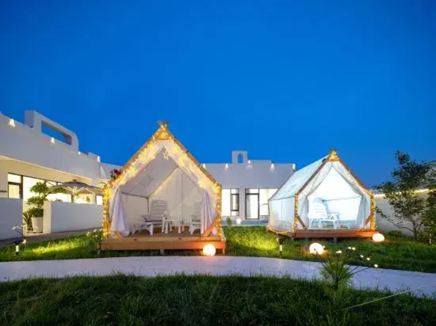 Zhaolan Light Luxury Vacation Homestay (Tekes Bagua City Store)