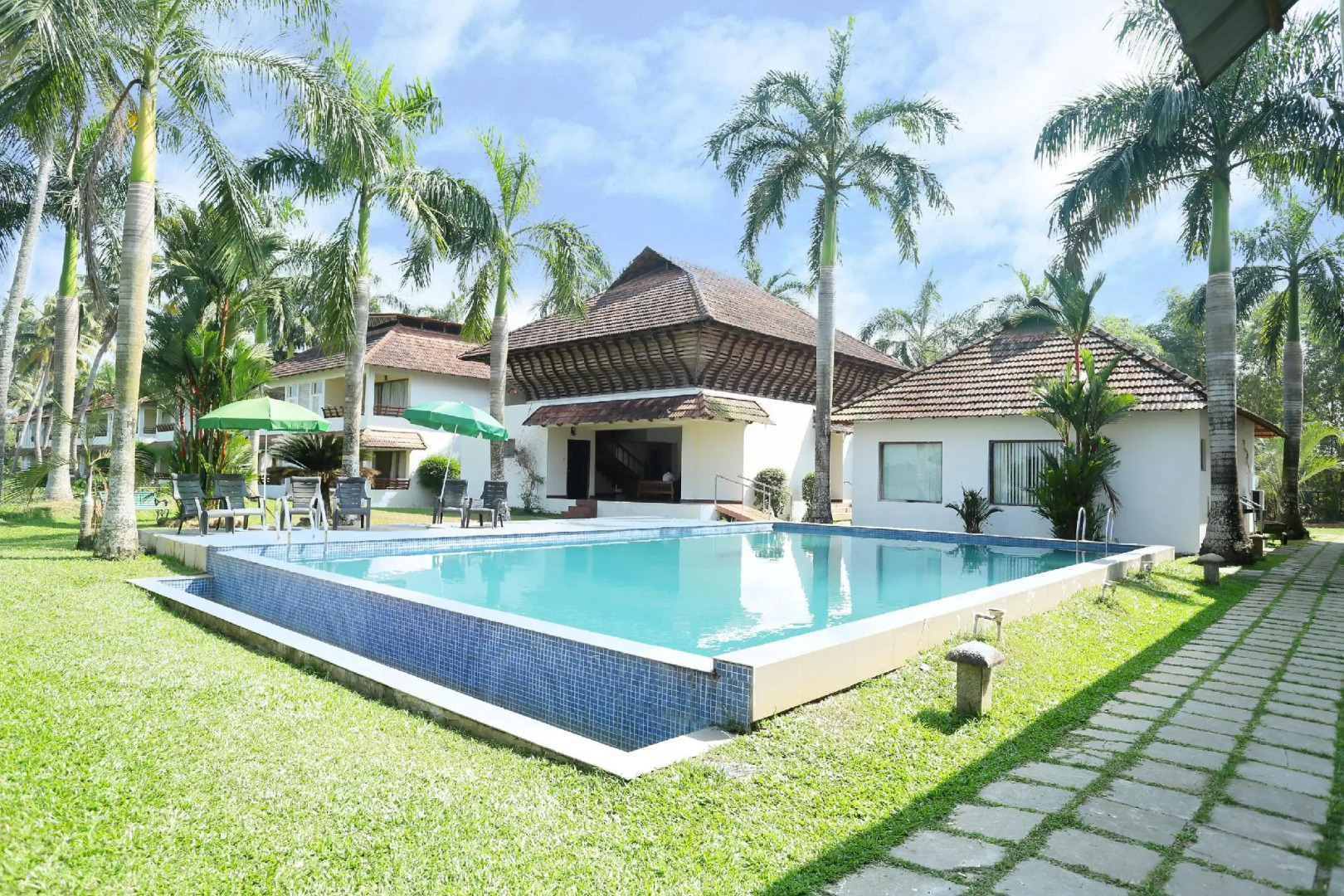 OYO 26874 Manor Backwater Resort