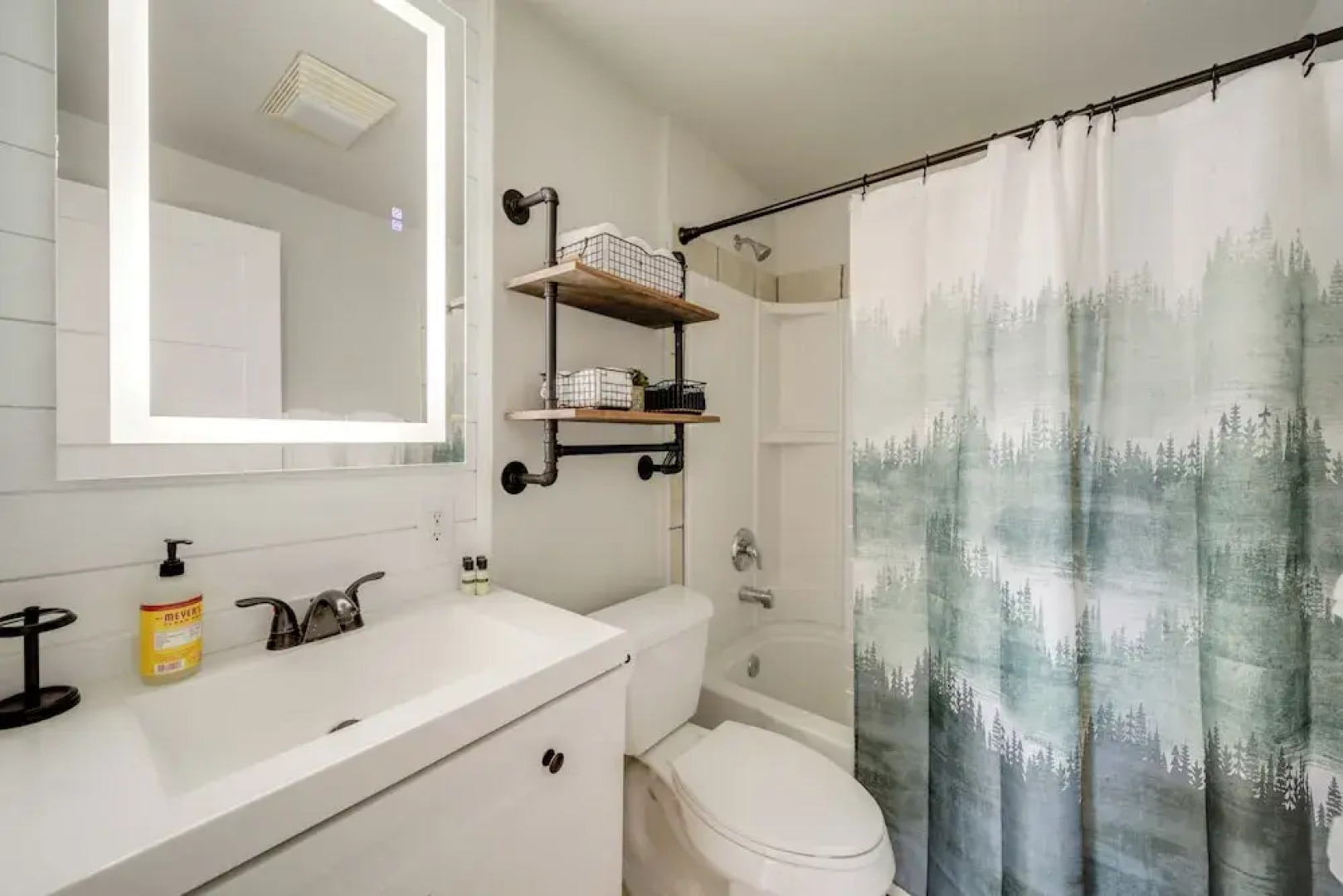 Tree-lined Hayden Home w/ Hot Tub & Lake Views!