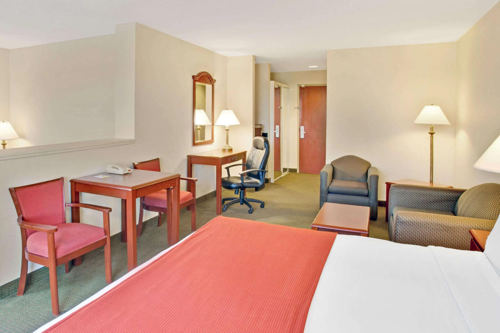Days Inn & Suites by Wyndham Laurel Near Fort Meade
