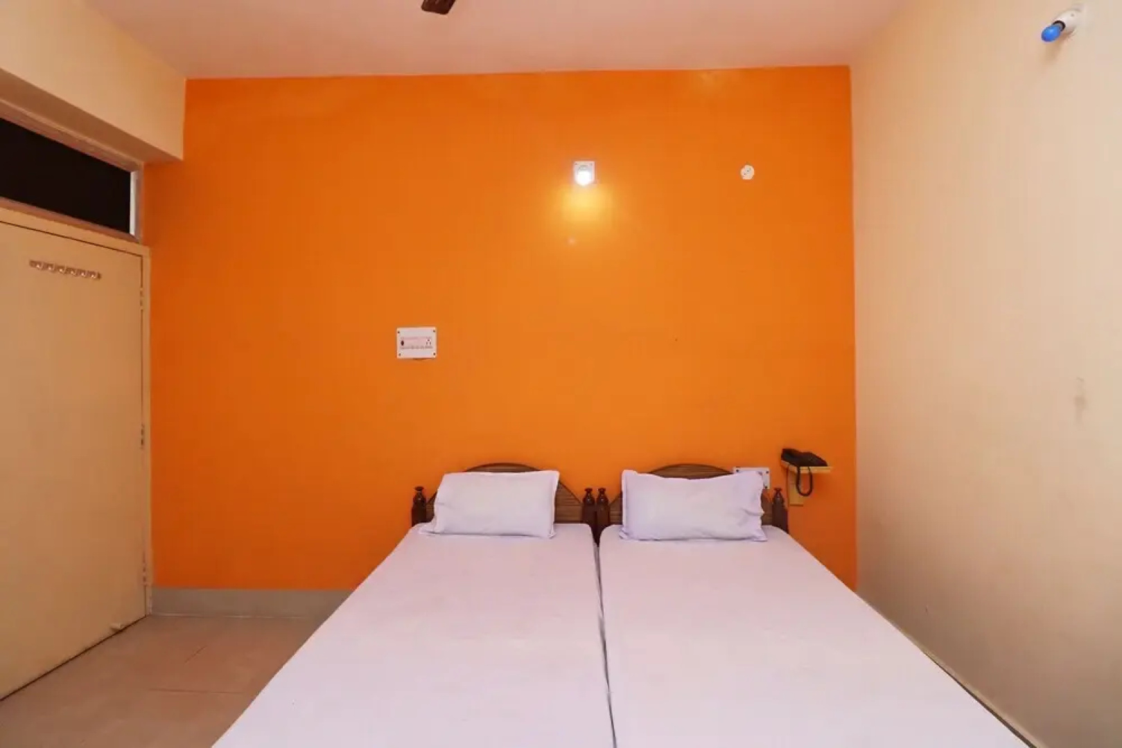 L X Inn by OYO Rooms