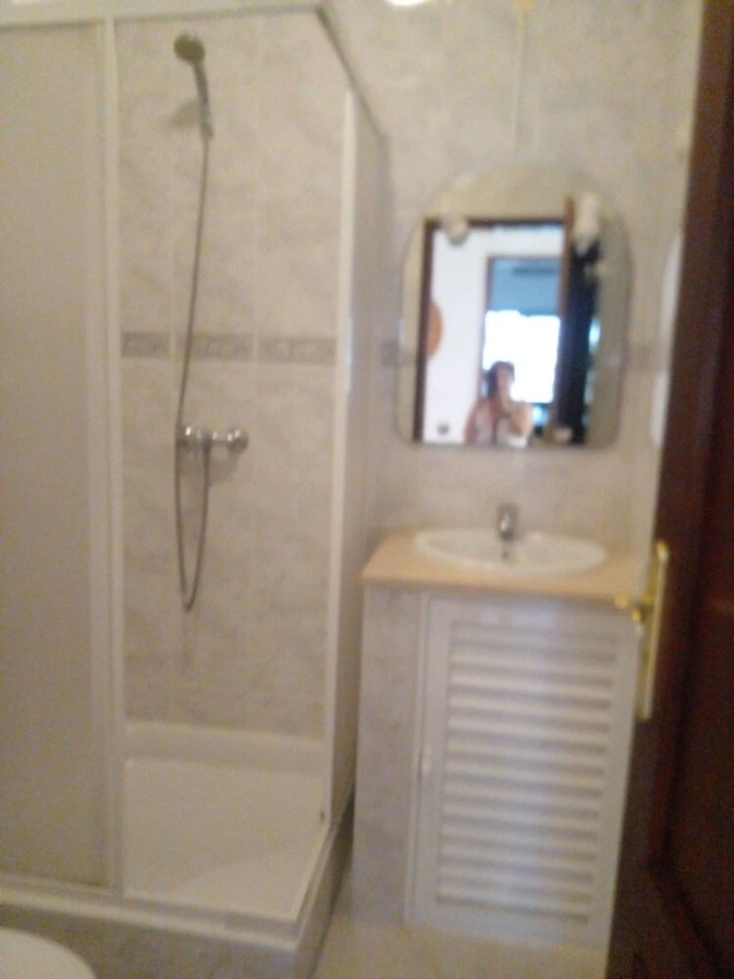 Lovely 4-bed Apartment in Estombar