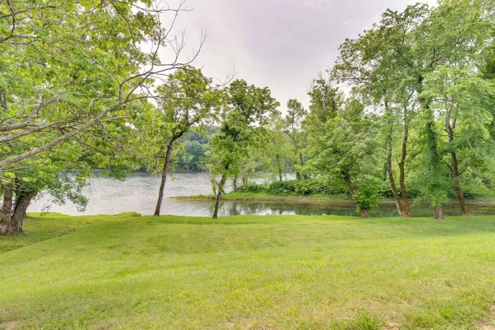 Waterfront Getaway w/ Patio on the White River!