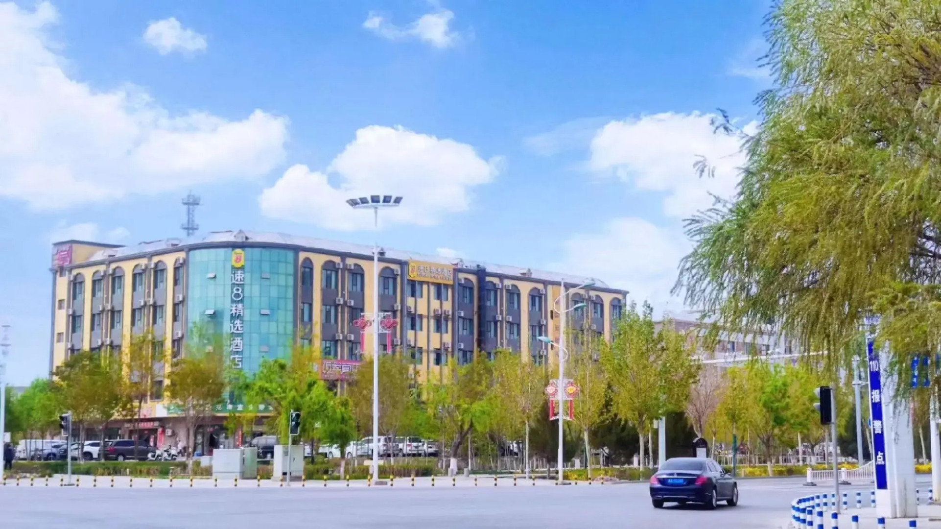 Super 8 Premier Hotel (Tumushuke City Government Branch)