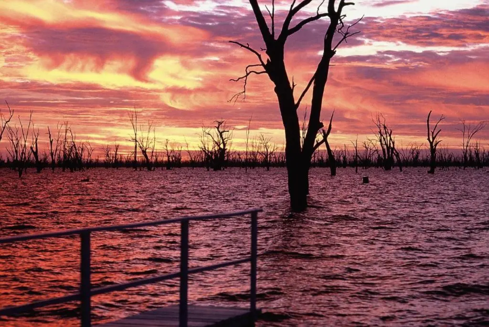 Yarrawonga Hotel