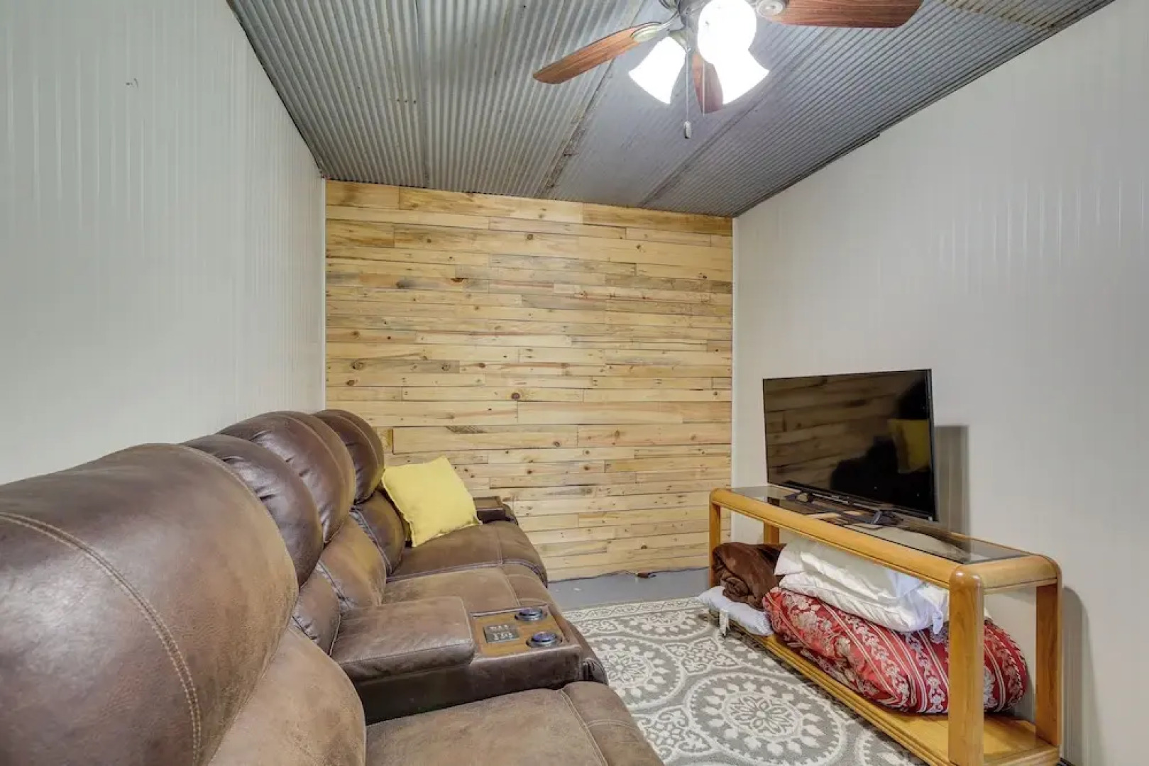 Lead Hideaway w/ Fireplace, Grill & Deck!