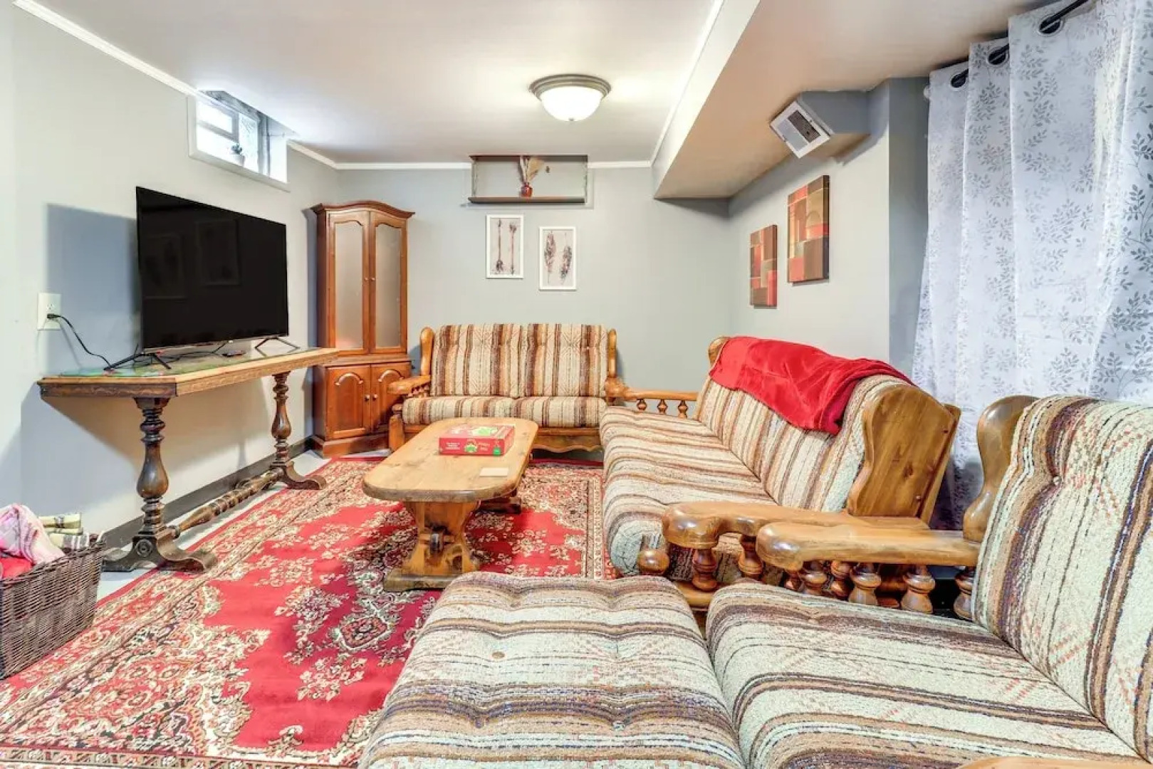 Walk to Adrian College: Family Home in Michigan