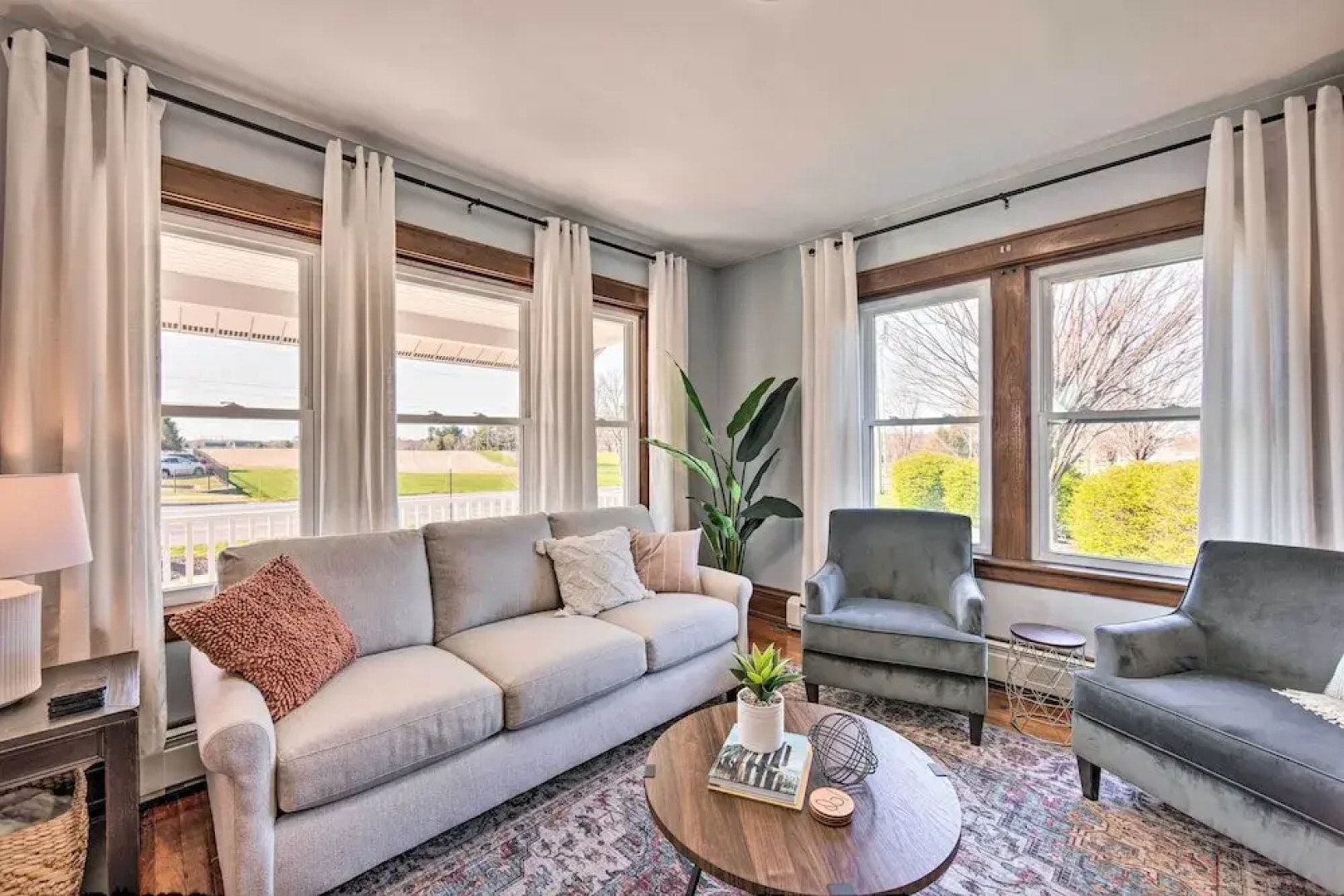 Home 2 Mi to Hersheypark: Work & Play!