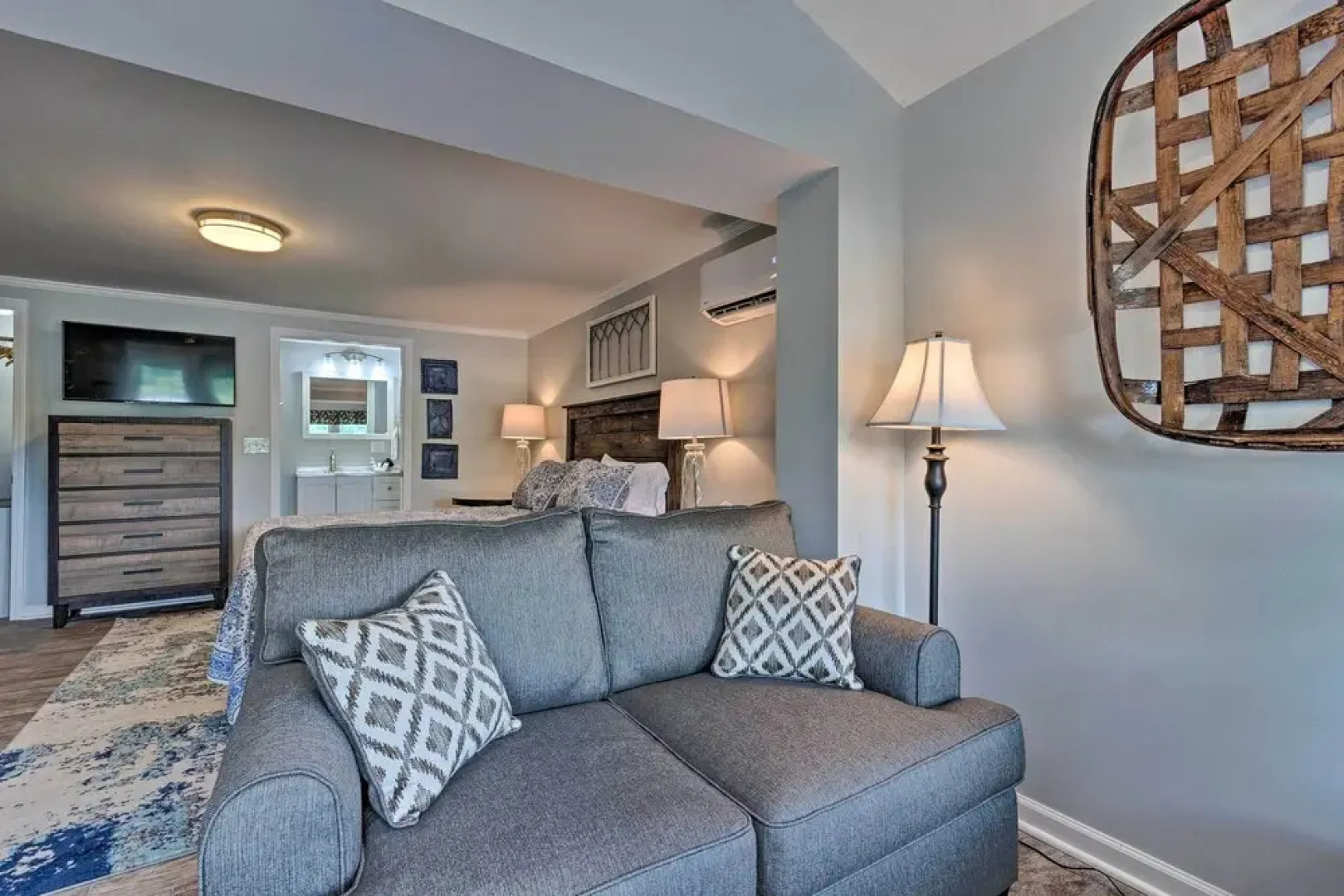 Studio W/patio Access + View on Lake Junaluska!