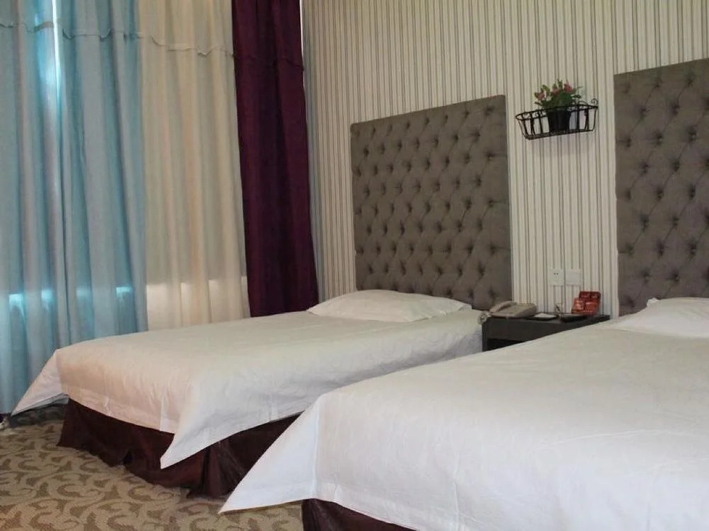 Zhongzhou Hotel (XingHe Road)