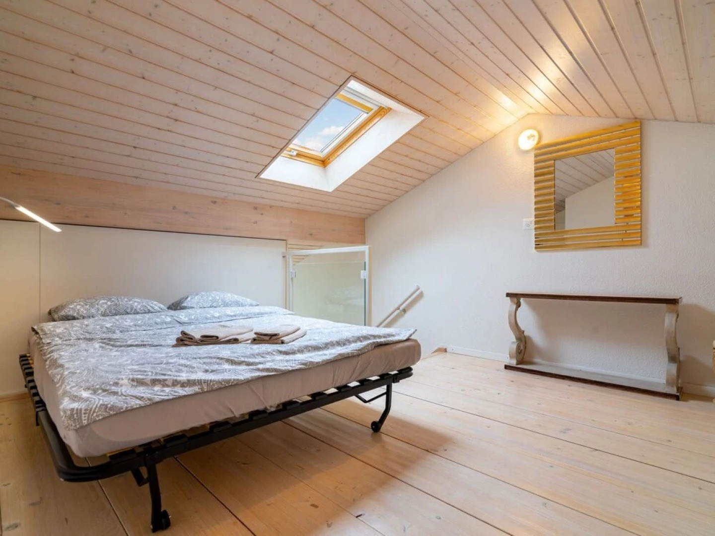 Tasman S12 2 Port-valais