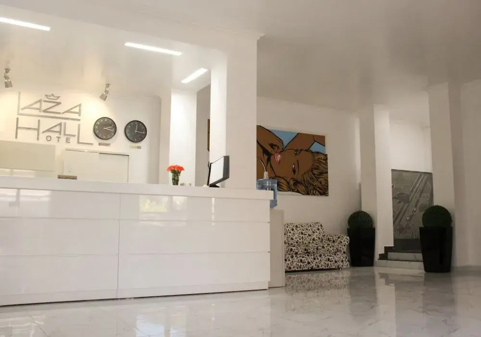 Отель Laza Hall