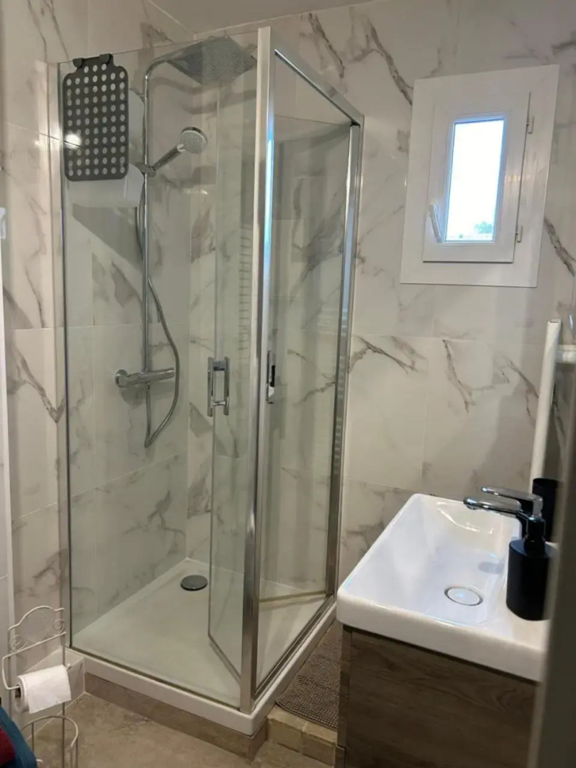 studio climatisé proche port et plages