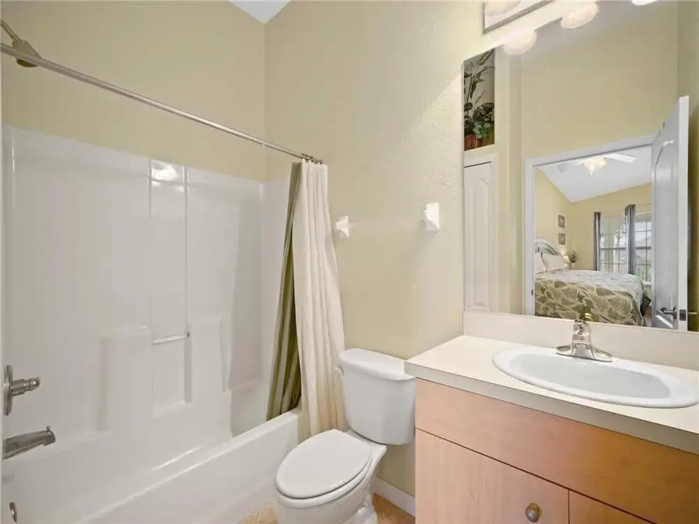 L'Pavia - Two Bedroom Condo