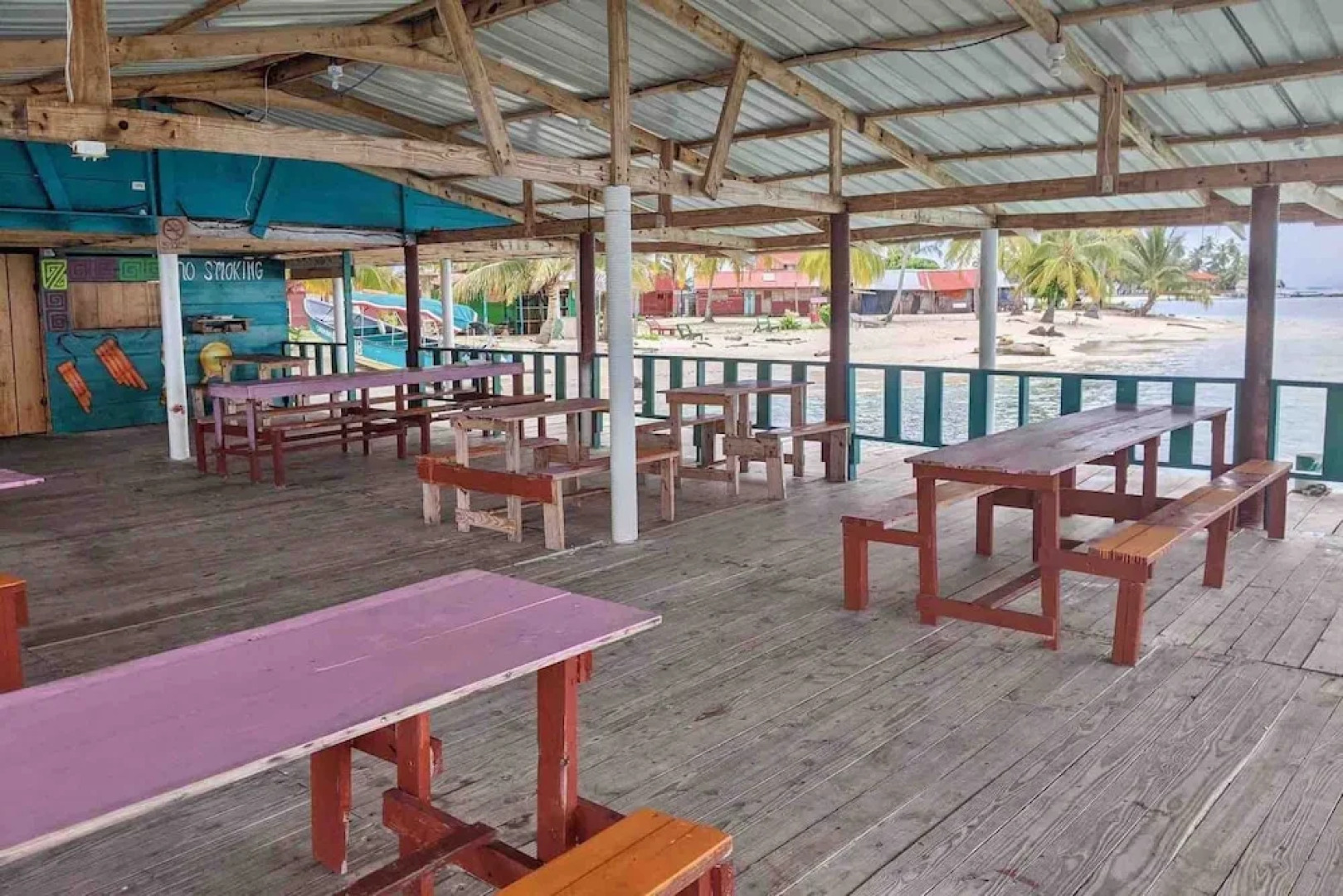 Private Ocean-Front Cabin with private bathroom on San Blas Island