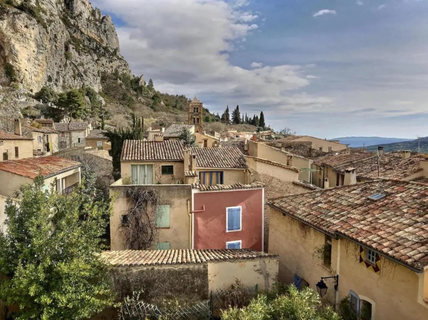 Studio vue sur le clocher, au calme Moustiers #3