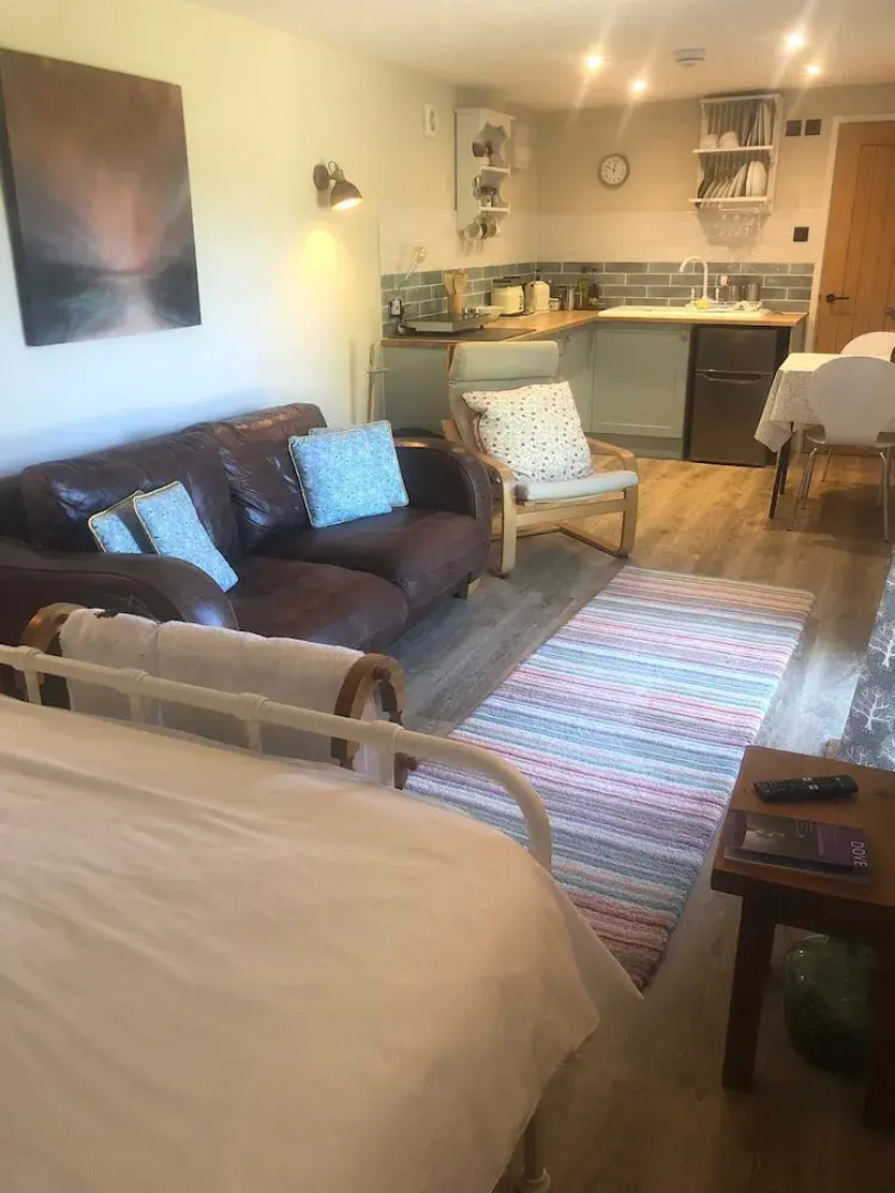 2 Guests - Garden Retreat With Balcony Views