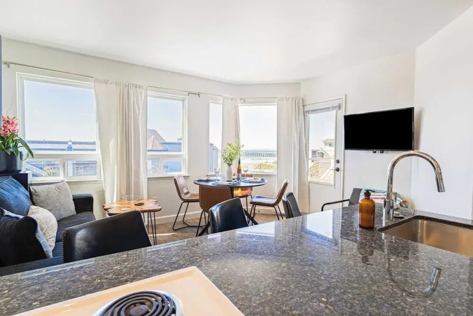 2 Cayucan Bungalows Steps to Beach + Shared Lounge Sleeps 12