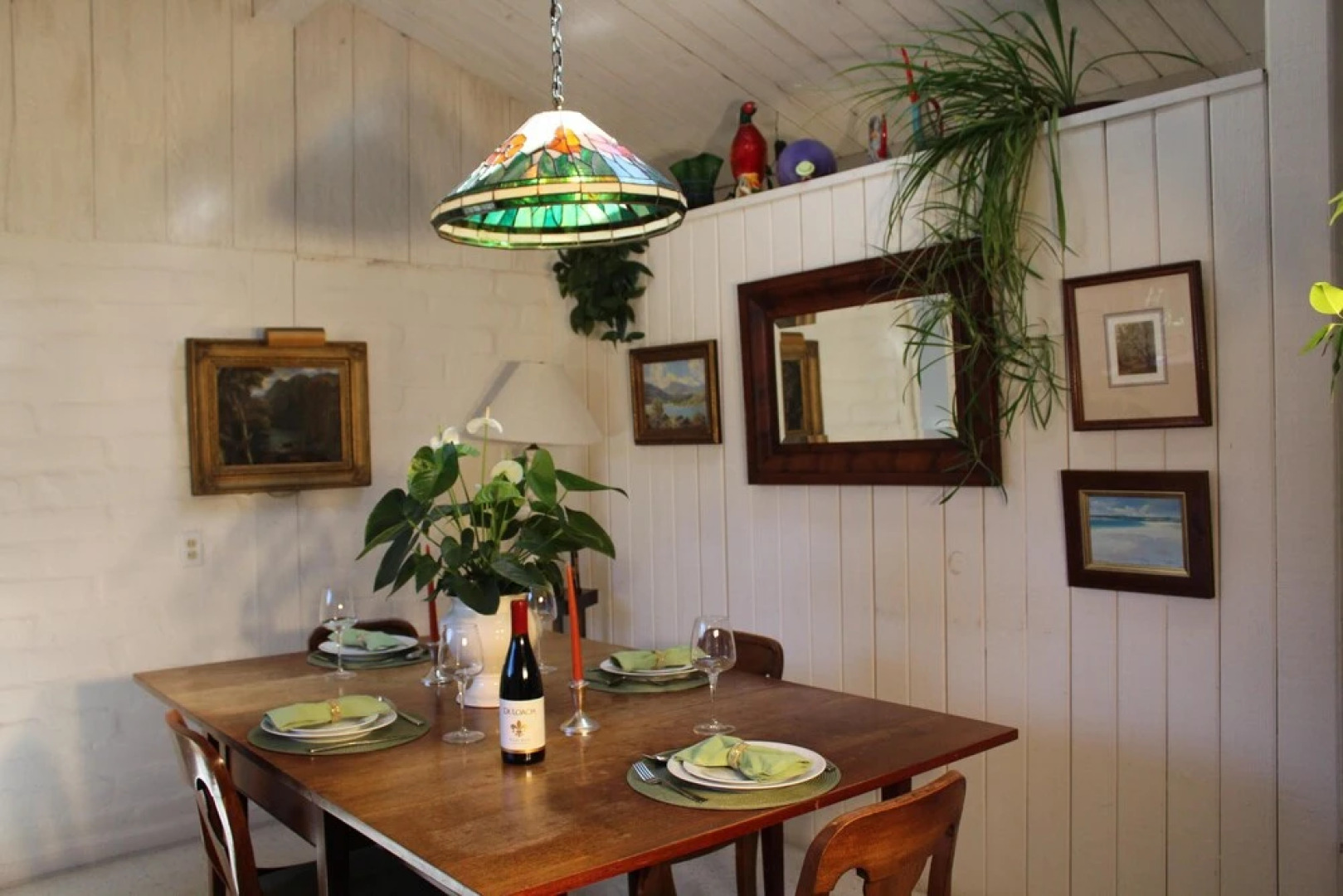 "Pepper Tree Cottage" Panoramic Views of Carmel Valley, Walking Distance to the Village