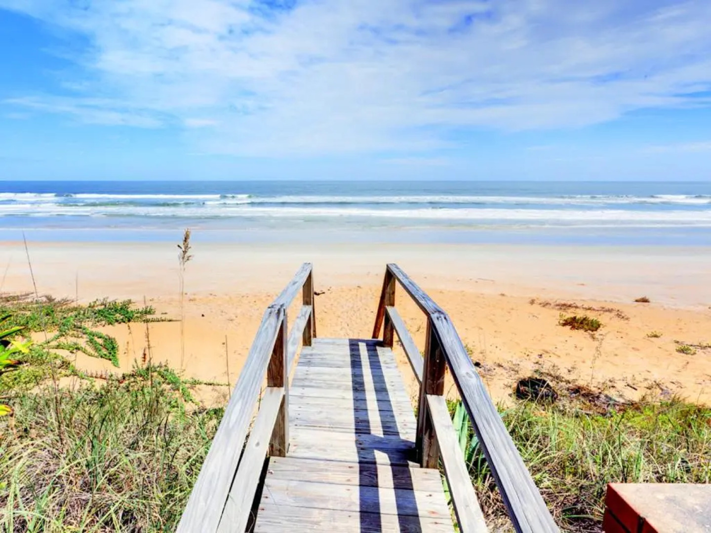 Sunshine House, 3 Bedrooms, Sleeps 8, Ocean Front, Pet Friendly, WiFi